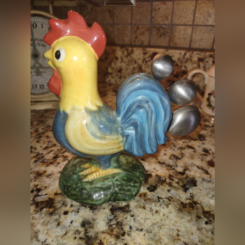 Vintage farmhouse rooster measuring spoons figurine